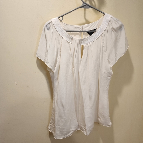 WHITE HOUSE BLACK MARKET ivory 100% silk relaxed fit  sequins top size M - Picture 5 of 11